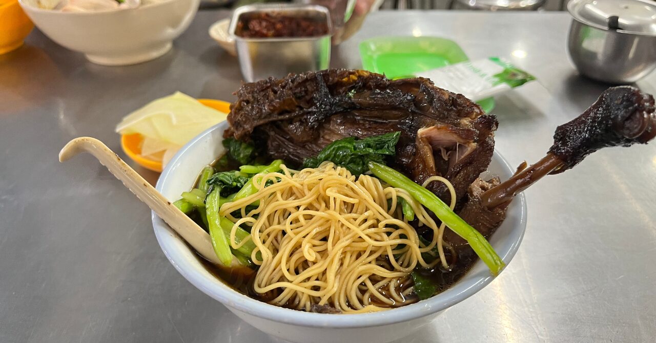 【ホーチミン】鴨肉ラーメンの美味い店！【ベトナムの麺類に飽きたら食べたい料理】